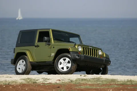Jeep Wrangler 2.8 CRD Mountain 2012 view 3