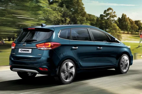 Kia Carens 1.6 GDI DynamicLine 2016 view 3