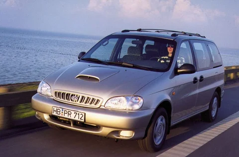 Kia Carnival 2.9 TDi 1999 view 2