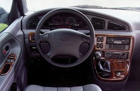 Kia Carnival 2.9 TDi 1999 view 3