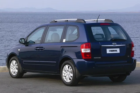 Kia Carnival 2.7 V6 LX 2006 view 2