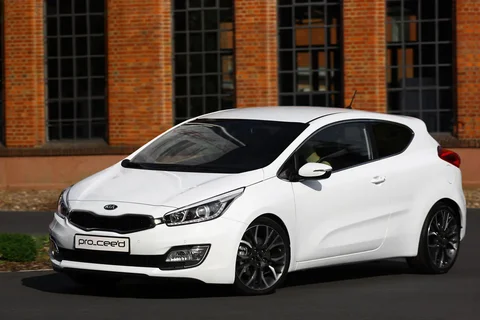 Kia Ceed Pro_Ceed 1.6 CRDi 2013 view 3