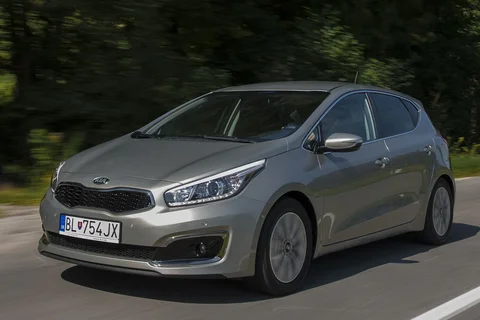 Kia Ceed 1.6 CRDi DynamicLine 2015 view 2
