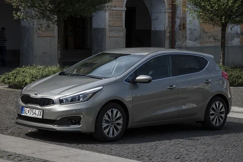 Kia Ceed 1.6 CRDi DynamicLine 2015 view 9