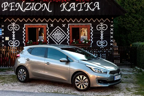 Kia Ceed 1.6 CRDi DynamicLine 2015 view 12