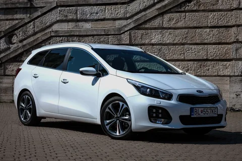 Kia Ceed SW 1.6 CRDi DynamicLine 2015 view 9