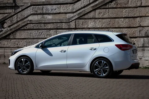 Kia Ceed SW 1.6 CRDi DynamicLine 2015 view 10