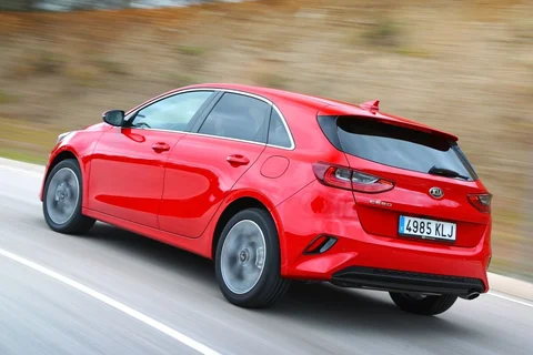 Kia Ceed 1.6 CRDi DynamicLine 2018 view 4