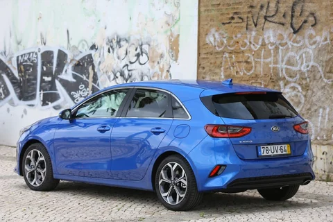 Kia Ceed 1.6 CRDi DynamicLine 2018 view 12