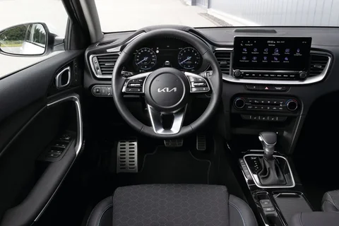 Kia Ceed Sportswagon 1.5 T-GDi DynamicPlusLine 2023 view 2