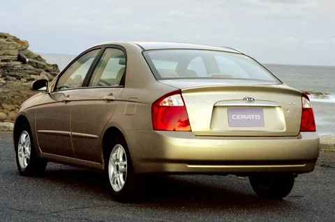 Kia Cerato 2.0 CRDi EX 2004 view 8