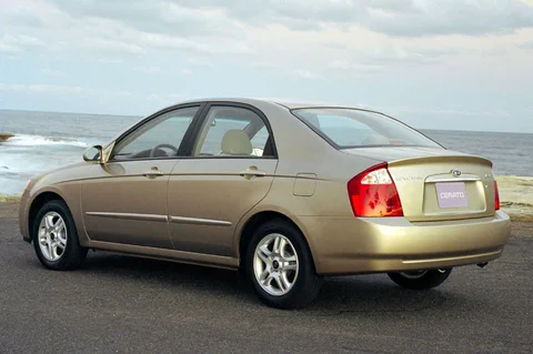 Kia Cerato 2.0 CRDi EX 2004 view 2