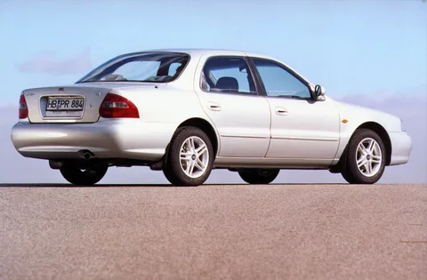 Kia Clarus 2.0 GLX 1999 view 4