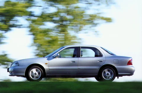 Kia Clarus 2.0 GLX 1999 view 2