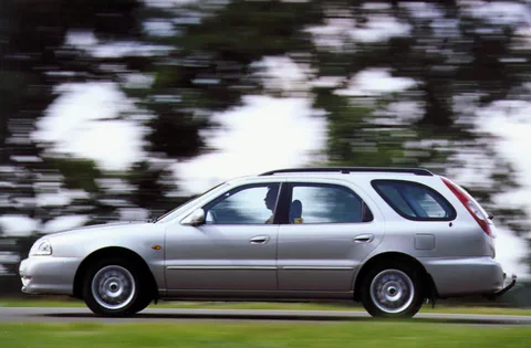 Kia Clarus Wagon 2.0 GLX 1999 view 3