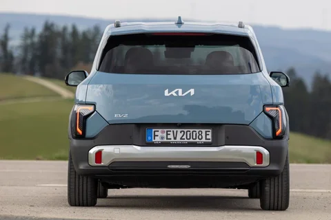 Kia EV2 61kWh Air 2026 view 12