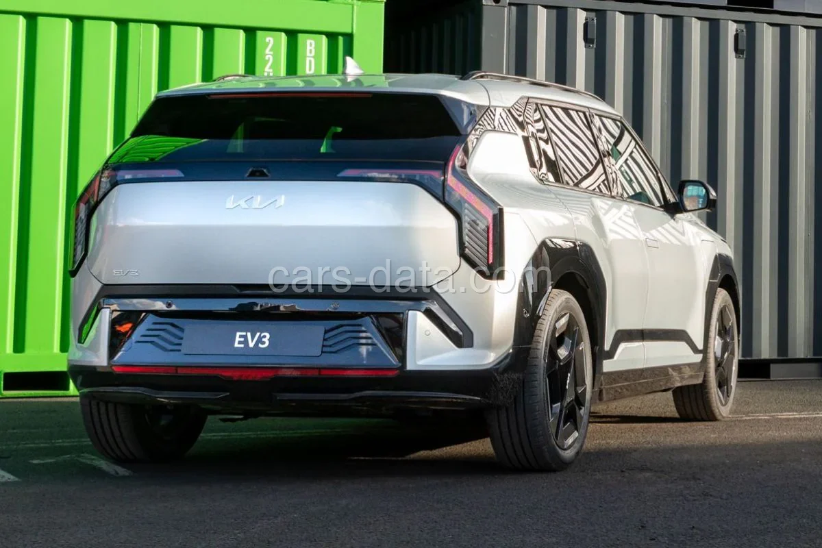 Kia EV3 81.4kWh AWD GT 2026 suv prednji pogled