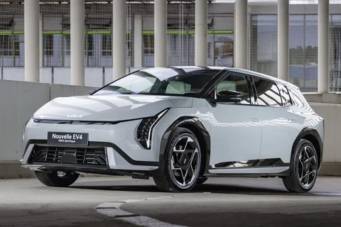 Kia EV4 81.4kWh Plus 2025 view 4