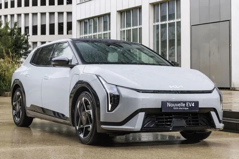 Kia EV4 81.4kWh Plus 2025 view 7