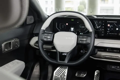 Kia EV4 81.4kWh Plus 2025 view 8