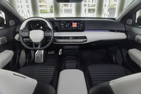 Kia EV4 81.4kWh Plus 2025 view 10