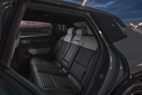 Kia EV4 Fastback 81.4kWh Plus 2025 view 8