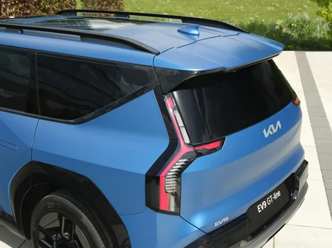 Kia EV9 99.8kWh RWD Plus 2023 view 2