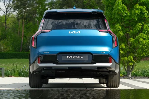 Kia EV9 99.8kWh RWD Plus 2023 view 6
