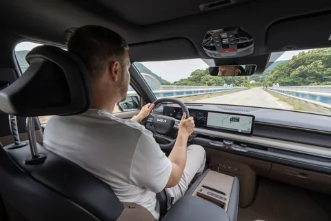 Kia EV9 99.8kWh RWD Plus 2023 view 9