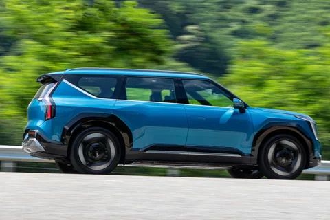 Kia EV9 99.8kWh RWD Plus 2023 view 10