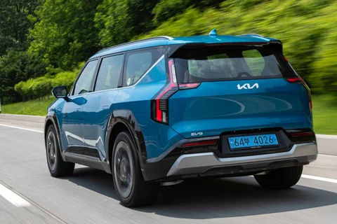 Kia EV9 99.8kWh RWD Plus 2023 view 11