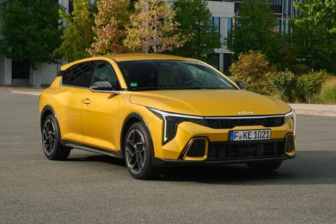 Kia K4 1.0 T-GDi MHEV GT-PlusLine 2026 view 5