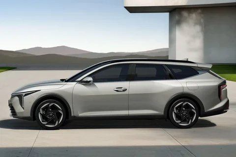 Kia K4 Sportswagon 1.0 T-GDi MHEV GT-PlusLine 2026 view 4