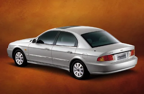 Kia Magentis 2.5 V6 2001 view 2