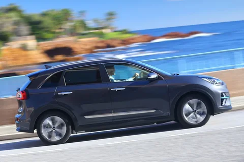 Kia Niro e-Niro 64kWh DynamicPlusLine 2021 view 10