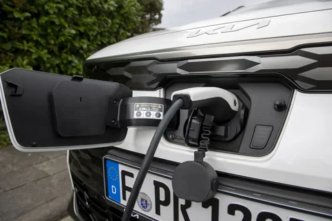 Kia Niro EV 64.8kWh Plus 2024 view 5