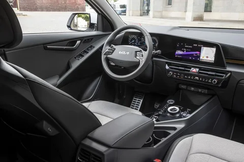 Kia Niro EV 64.8kWh Plus 2024 view 8