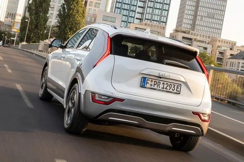 Kia Niro EV 64.8kWh Plus 2024 view 12