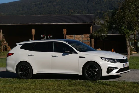 Kia Optima SW 2.0 GDi PHEV DynamicPlusLine 2019 view 4