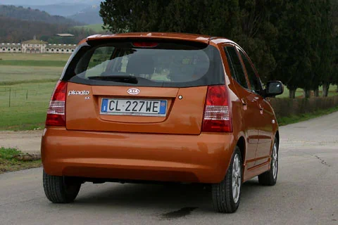 Kia Picanto 1.0 L 2005 view 2