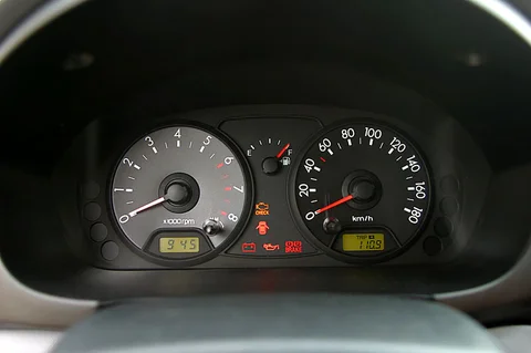 Kia Picanto 1.0 L 2005 view 8