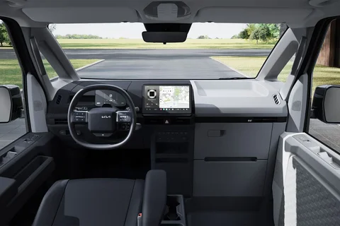 Kia PV5 Passenger 71.2kWh Plus 2025 view 3