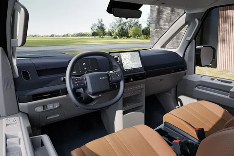 Kia PV5 Passenger 71.2kWh Plus 2025 view 5