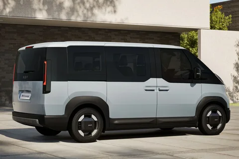 Kia PV5 Passenger 71.2kWh Plus 2025 view 8