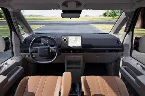Kia PV5 Passenger 71.2kWh Plus 2025 view 9