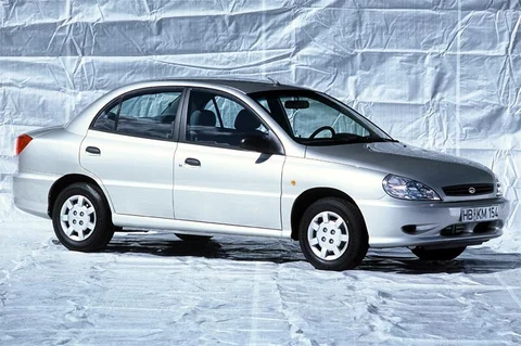 Kia Rio 1.3 RS 2000 view 3