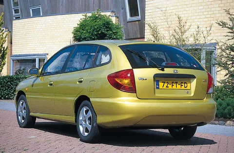 Kia Rio 1.5 LS 2000 view 3