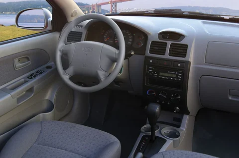 Kia Rio 1.3 RS 2003 view 2