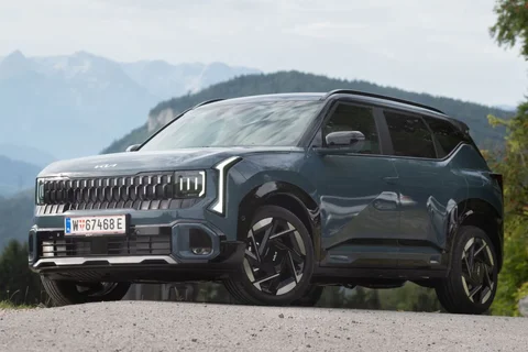 Kia Seltos 1.6 GDi Hybrid e-AWD X-Line Advanced 2026 suv view 9
