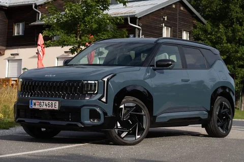 Kia Seltos 1.6 GDi Hybrid e-AWD X-Line Advanced 2026 suv view 6